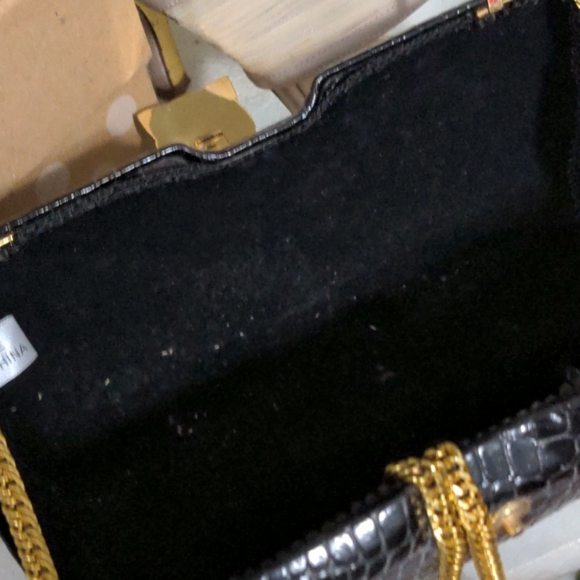 Small Black Crossbody w/brass tone hardware - Picture 7 of 9